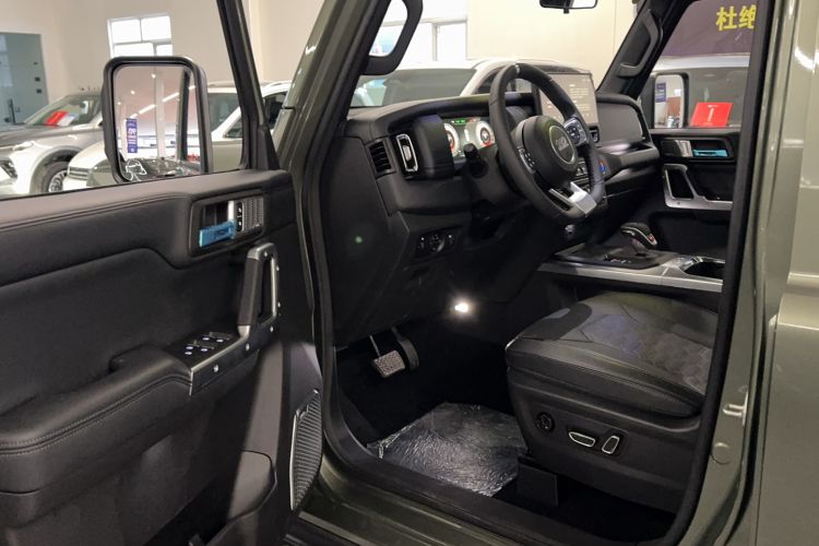 Used 212 T01 2024 2.0T Explorer
