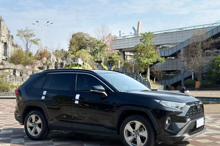 Used Toyota RAV4 2021 2.0L CVT 4x4 Trend Edition
