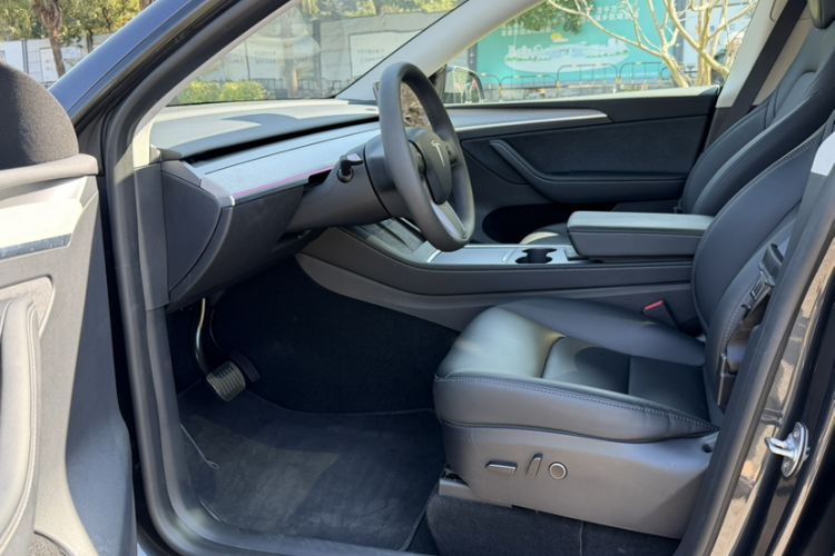 Used Tesla Model Y 2024 Rear-Wheel-Drive Version
