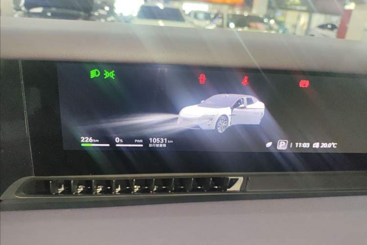 Used Avatr 06 2025 Ultra Pure Electric Edition Odometer Close Up