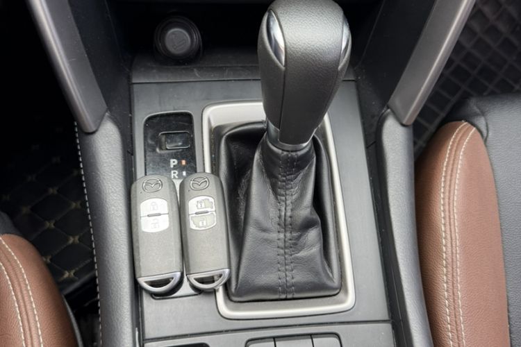 Used Mazda CX-4 2018 2.0L Automatic Two-Wheel Drive Blue Sky Luxury Edition Interior 3