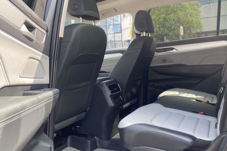 Used Volkswagen Tavendor 2023 330TSI Luxury Touring Edition Interior 4