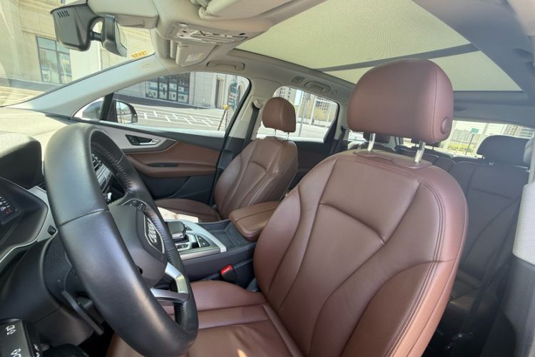 Used Audi Q7 2019 55 TFSI Technology Edition Interior 7