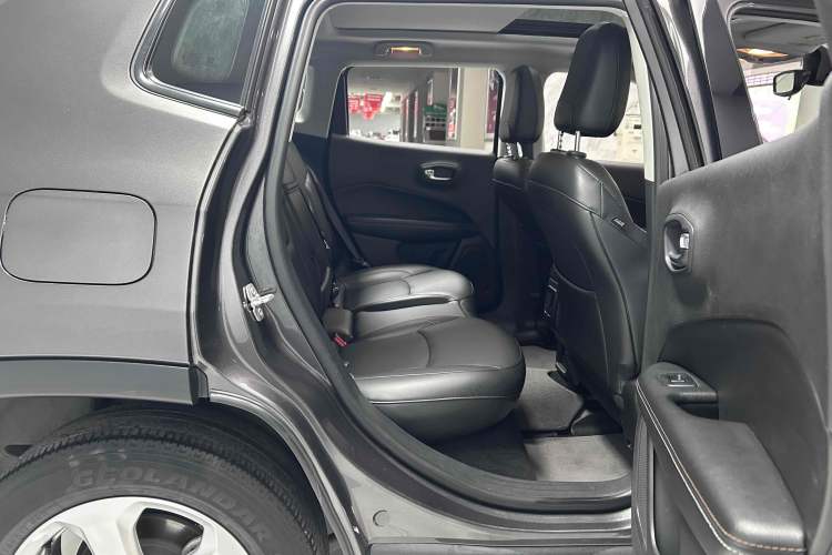 Used Jeep Compass 2017 200T Automatic Family Edition Interior 4