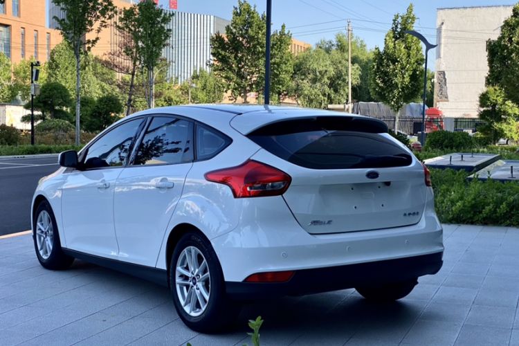 Used Ford Focus 2015 Hatchback 1.6L Manual Fashion Edition
