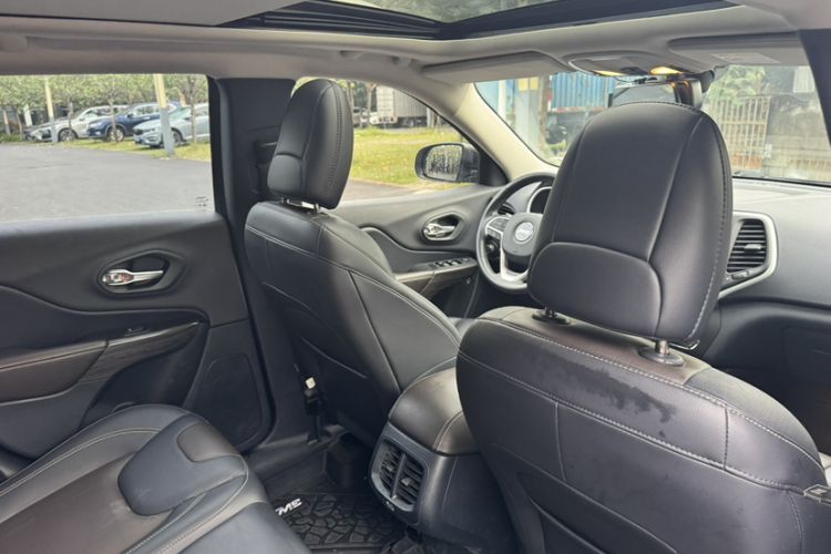 Used Jeep Cherokee 2017 2.0L Superior Edition