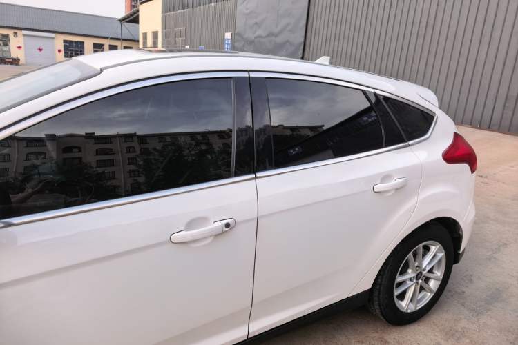 Used Ford Focus 2018 Hatchback Classic 1.6L Automatic Trendy SmartDrive Edition Exterior 6