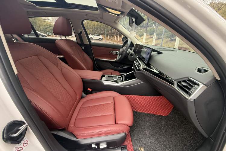 Used BMW i3 2022 eDrive 35 L Interior 4