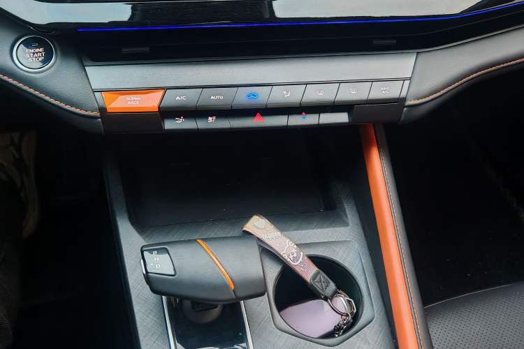 Used CHANGAN UNI-V 2022 1.5T Prestige Version
