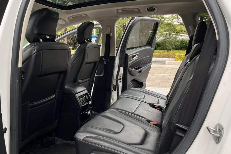 Used Ford Edge 2017 EcoBoost 245 Two-Wheel-Drive Sporty 7-Seater