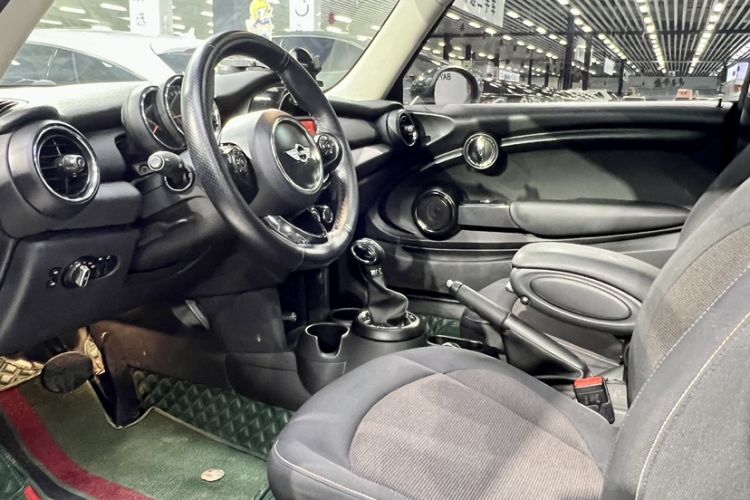 Used MINI 2016 1.2T ONE Pioneer Edition Interior 3