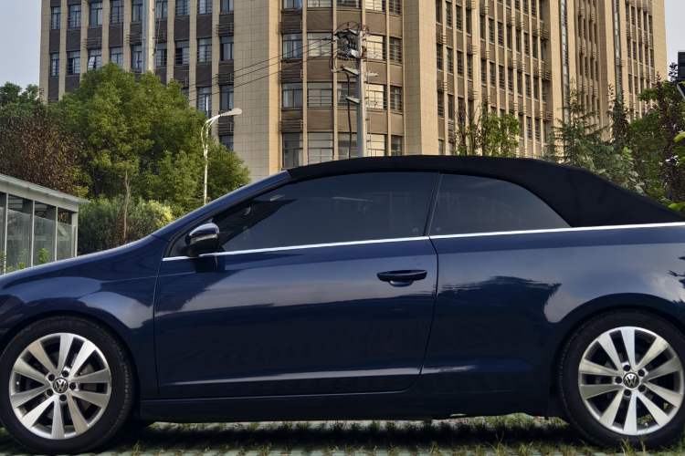 Used Volkswagen Golf 2012 1.4TSI Luxury Convertible Edition
