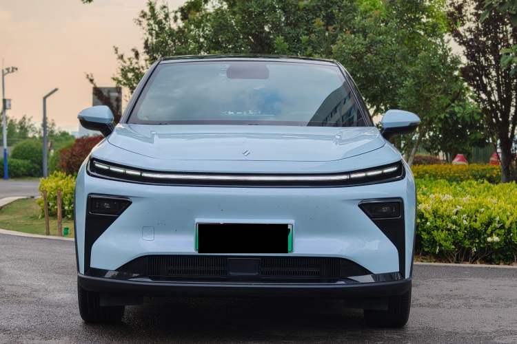 Used Livan 7 2023 450 km – Chasing Clouds