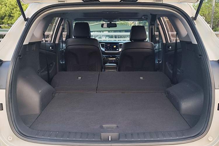 Used Hyundai Tucson 2015 1.6T Dual-Clutch Two-Wheel-Drive Smart Model Interior 9