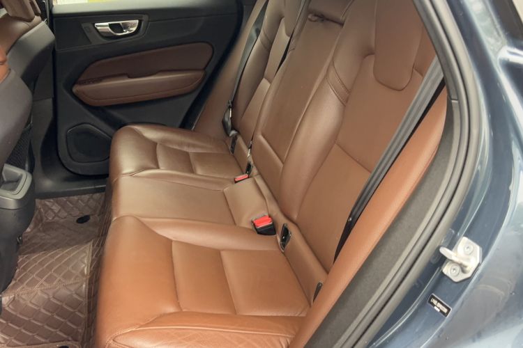 Used Volvo XC60 2023 B5 4x4 Smart Luxury Edition