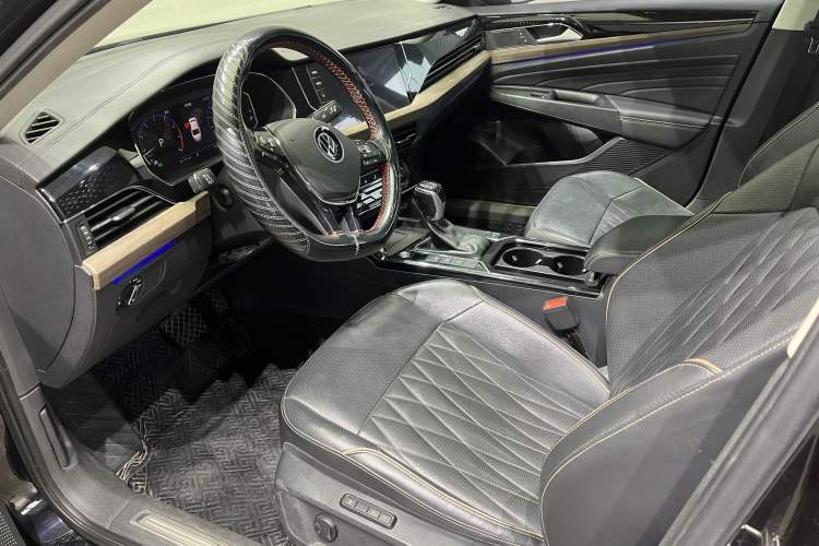 Used Volkswagen Passat 2020 Revised Version 330TSI Luxury Edition China VI Standard
