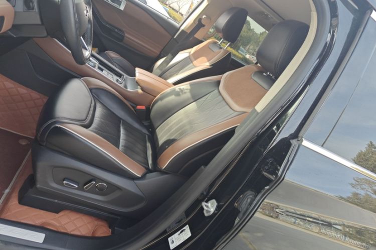 Used Ford Explorer 2023 EcoBoost 285 Four-Wheel Drive Titanium Edition 6 Seats