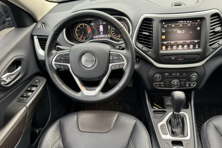 Used Jeep Cherokee 2017 2.0L Superior Edition