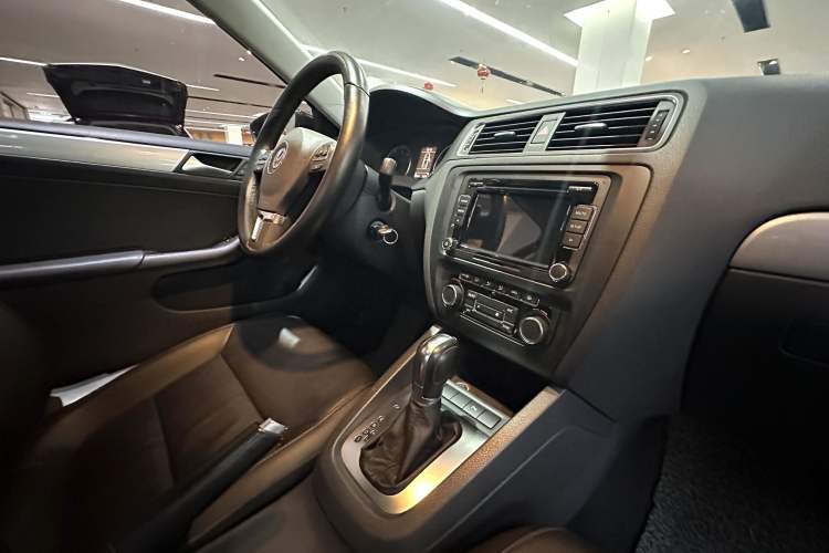 Used Volkswagen Sagitar 2014 Revised Version 1.4TSI Automatic Luxury Edition