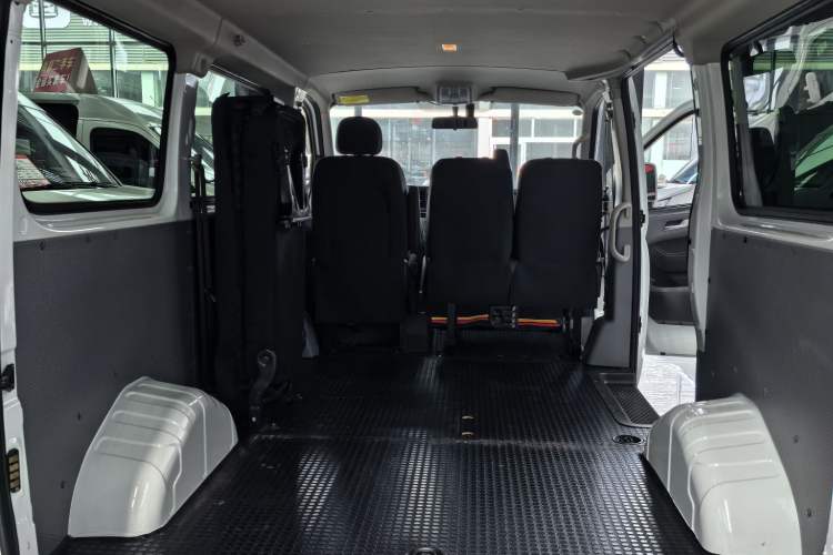 Used SAIC MAXUS Xintu V80 2023 2.0T AMT Classic Aoyuntong Short Wheelbase Ultra-Low Roof 5/6-Seater