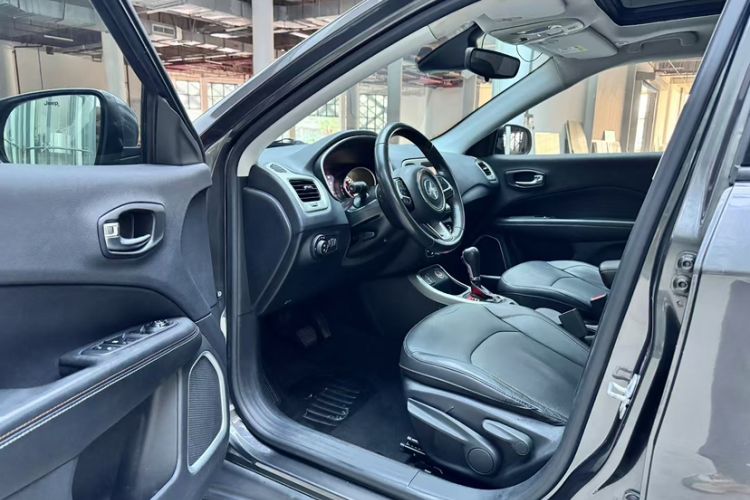 Used Jeep Compass 2017 200T Automatic Family Edition
