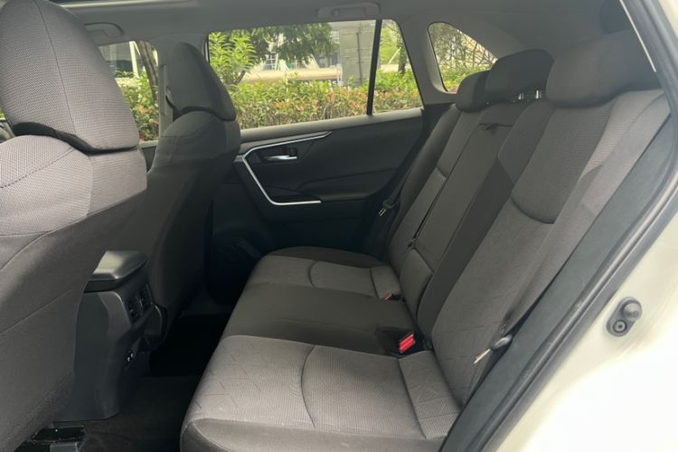 Used Toyota RAV4 2020 2.0L CVT 4x4 Trend Edition Interior 5