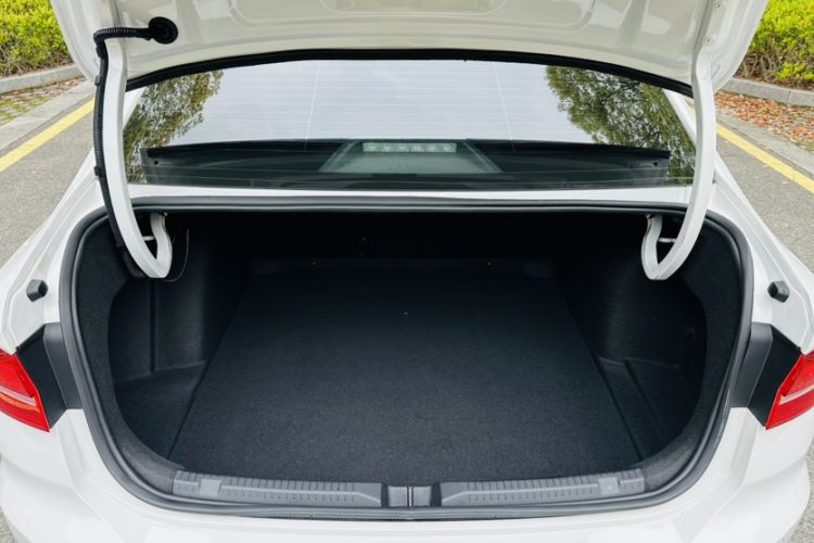 Used Volkswagen Lavida 2019 280TSI DSG Comfort Edition China VI standard Interior 1