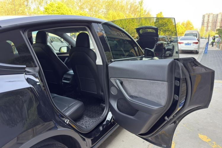 Used Tesla Model Y 2022 Rear-Wheel-Drive Version Interior 9