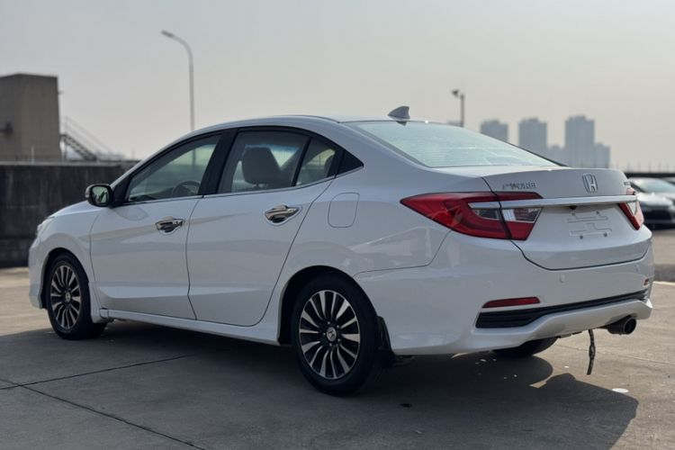 Used Honda Crider 2015 1.8L automatic luxury edition