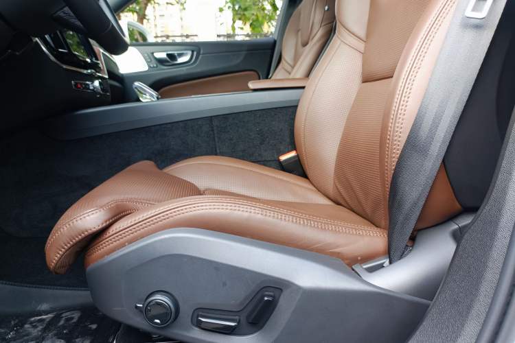 Used Volvo XC60 New Energy 2024 T8 Plug-in Hybrid Long-Range All-Wheel Drive Smart Luxury Edition