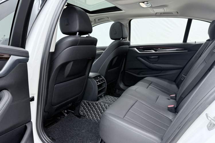 Used BMW 5 Series 2018 525Li Luxury Package
