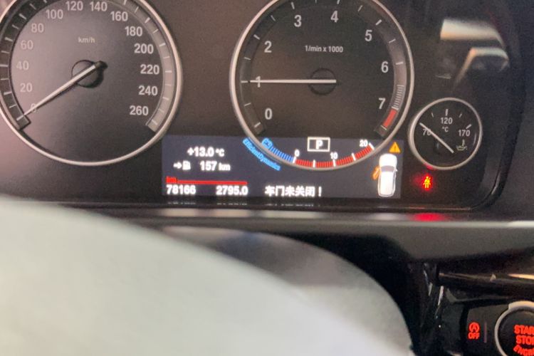 Used BMW X5 2015 xDrive28i Odometer Close Up