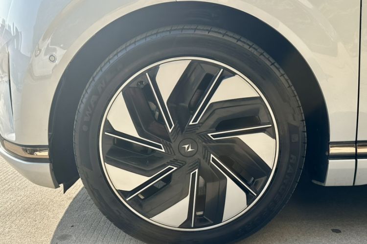 Used Dongfeng eπ eπ008 2024 210Max Range-Extended Version 6 Seats