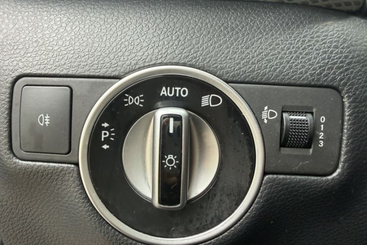 Used Mercedes-Benz B-Class 2017 B 200 Sport Edition Interior 4