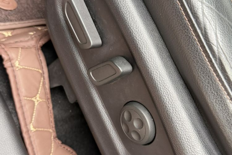 Used GAC Trumpchi GS8 2017 320T Two-Wheel Drive Luxury Smart Connectivity Version (7 Seats) Interior 4