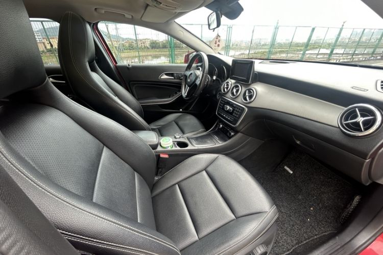 Used Mercedes-Benz GLA 2015 GLA 200 Sport Edition Interior 2