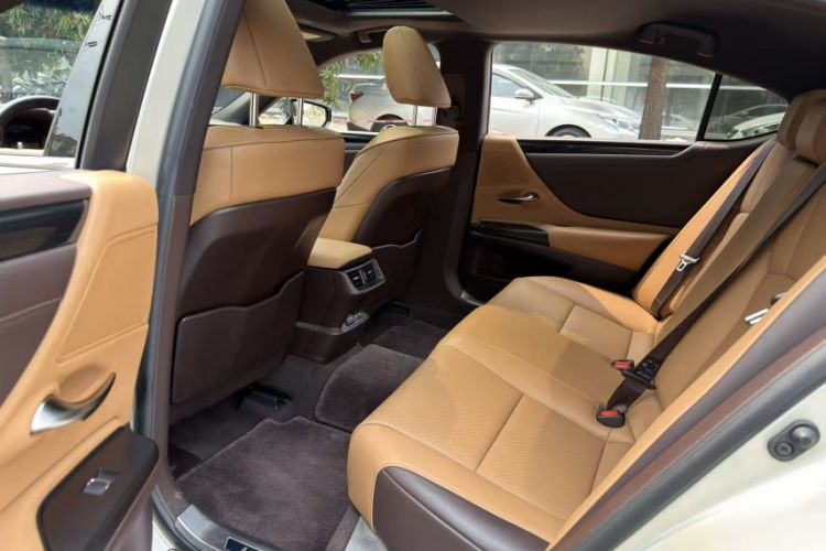 Used Lexus ES 2020 200 Excellence Edition
