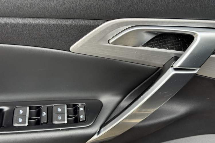 Used Geely Auto Emgrand X7 Sport 2016 1.8TD Automatic Smart Model Interior 6