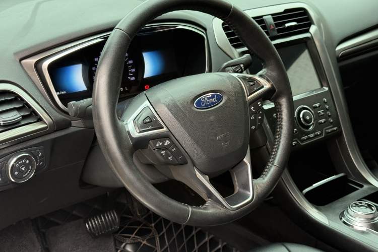 Used Ford Mondeo New Energy 2018 2.0 PHEV Smart-Controlled Fashion Edition China VI Standard Interior 1