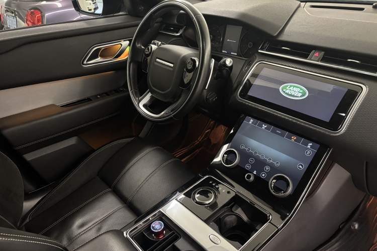 Used Land Rover Range Velar 2019 250 PS R-DYNAMIC S Interior 10