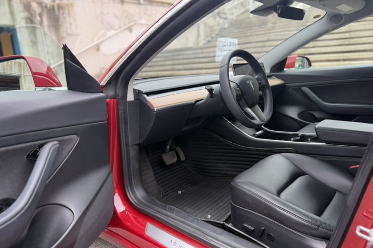 Used Tesla Model 3 2019 Standard Range Rear-Drive Upgraded Version Interior 1