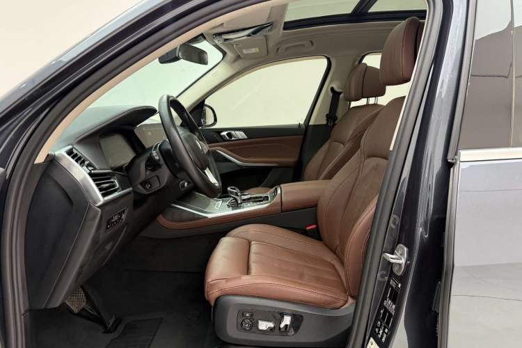 Used BMW X7 2020 xDrive40i Luxury Package with Leading Features
