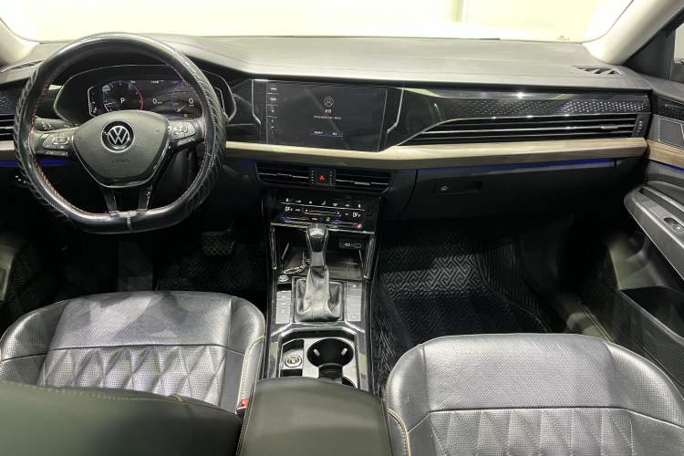 Used Volkswagen Passat 2020 Revised Version 330TSI Luxury Edition China VI Standard
