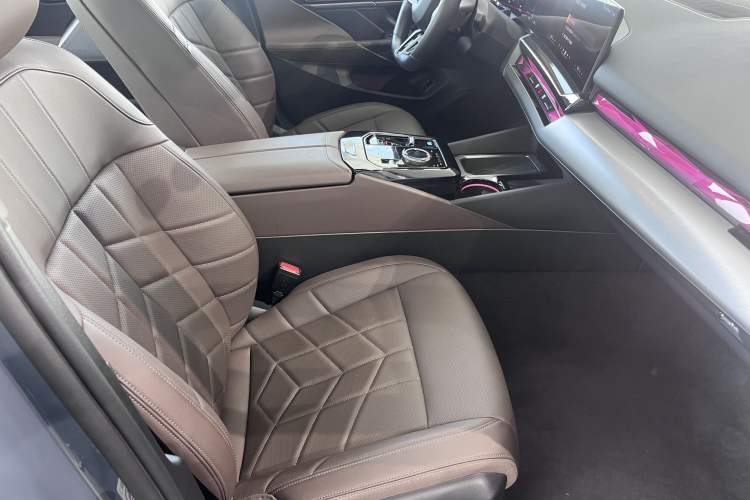 Used BMW i5 2024 eDrive 35L M Sport Package Right Front Seat