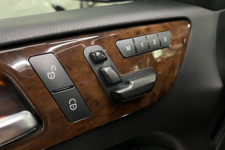 Used Mercedes-Benz M-Class 2014 ML 400 4MATIC Luxury Model Interior 2