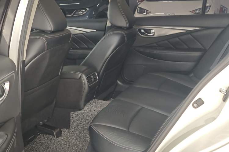 Used Infiniti Q50L 2018 2.0T Enjoyment Version China VI Standard
