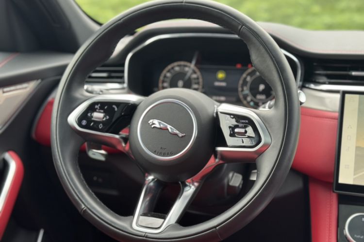 Used Jaguar F-PACE 2025 P250 R-Dynamic SE
