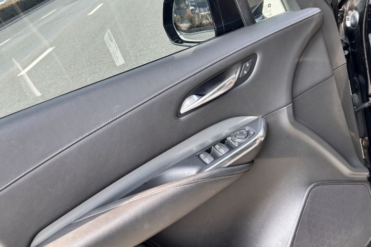 Used Cadillac XT4 2022 28T Two-Wheel-Drive Luxury Version