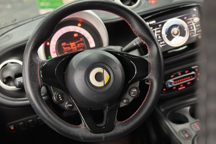 Used smart forfour 2016 1.0L 52 kW Dynamic Edition
