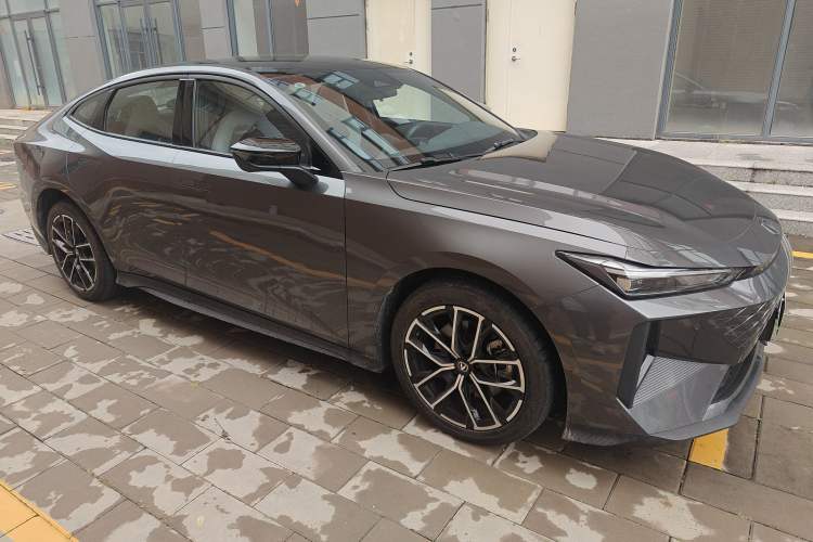 Used Changan UNI-V iDD 2024 Blue Whale Smart Electric iDD 136km Luxury Model